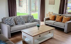 Family Bungalow De Strandjutter 8 People